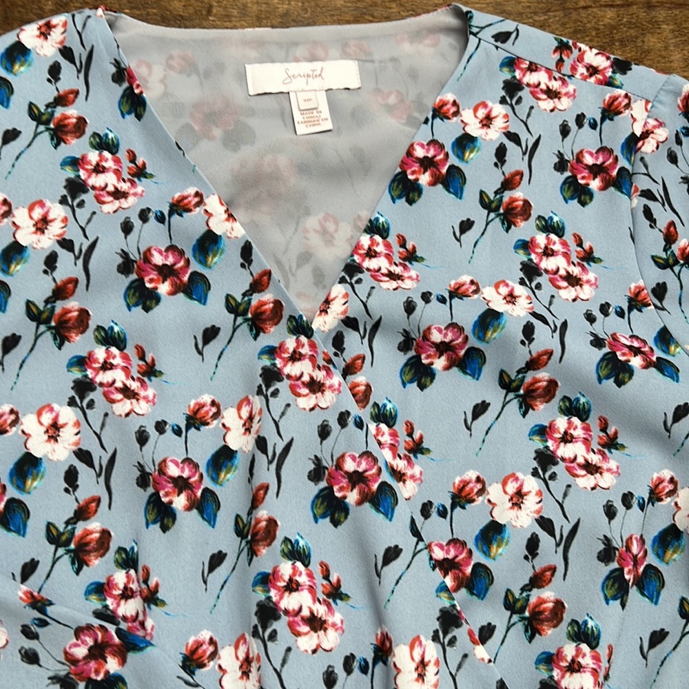 Scripted blouse size small - Picture 4 of 8